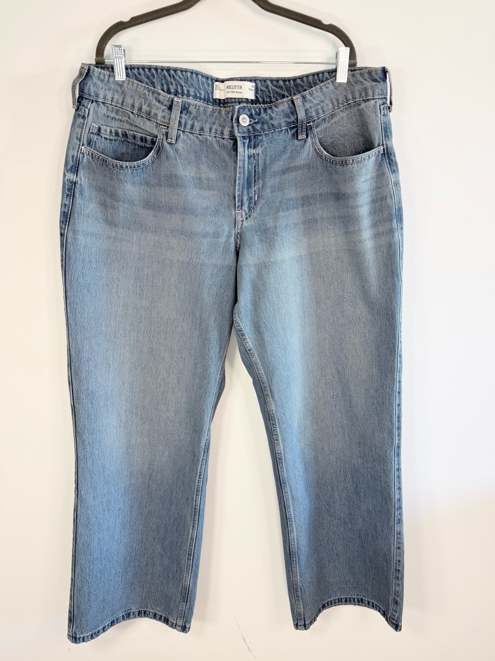 #142 Hollister 'Low Rise Baggy' Women's Jeans - 16R / W 33 Regular